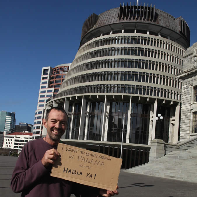 Andy Maloney sent us his photo in front of the Parliament Building (The Beehive) in Wellington, New Zealand. Andy is a former Habla Ya student.